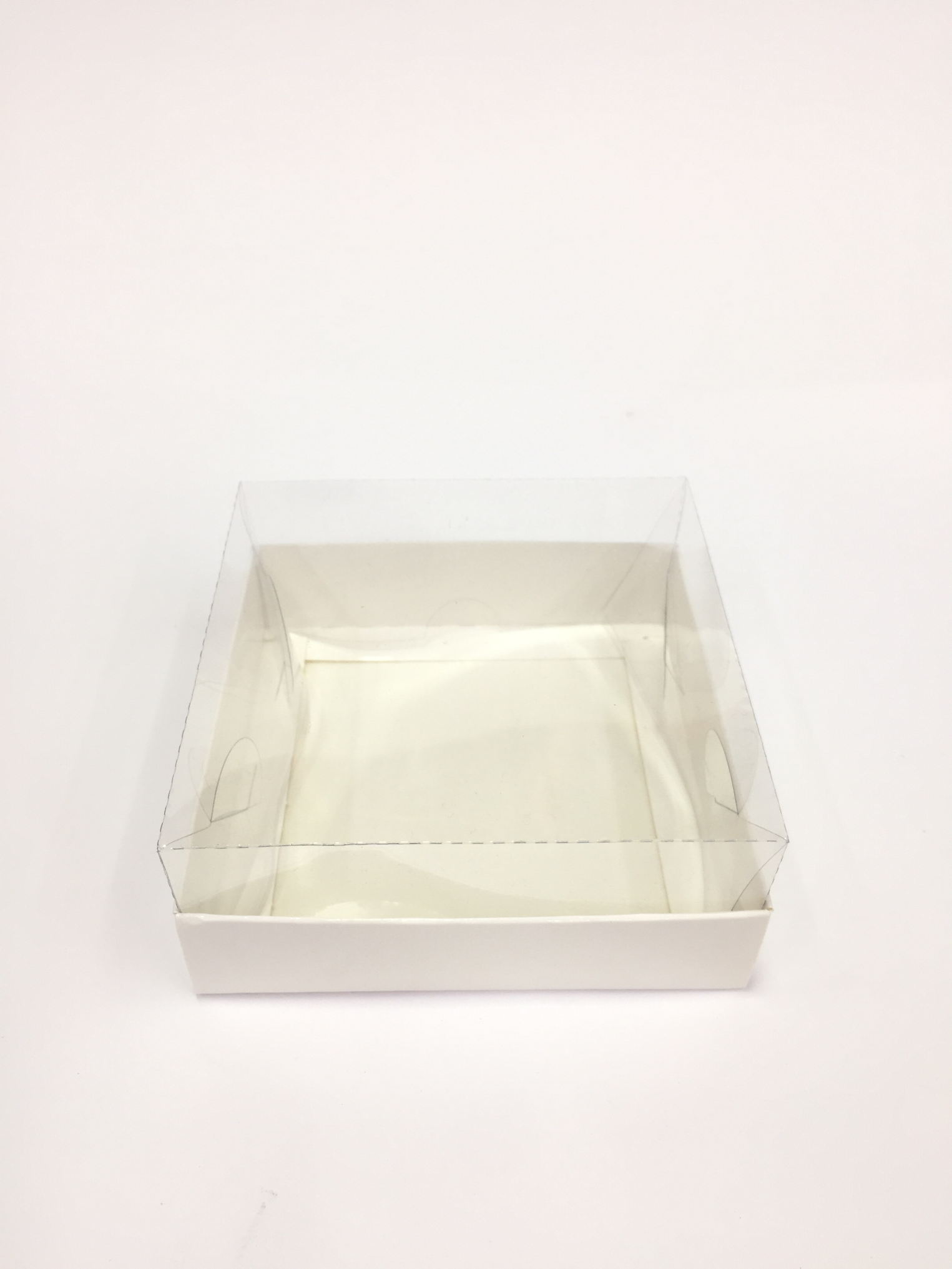 12x12x5 Beyaz Altı Karton Üzeri Asetat Kutu