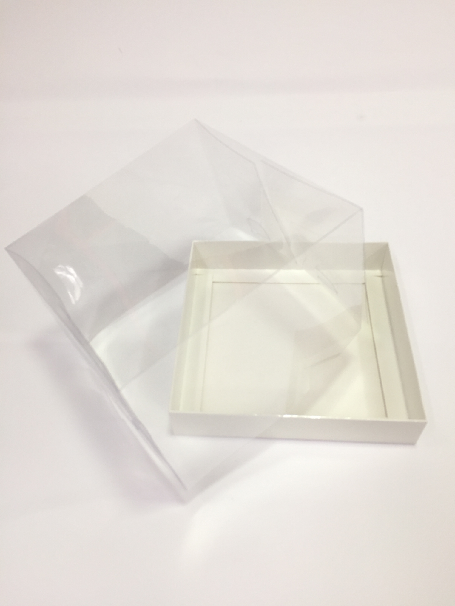 15x15x10 Beyaz Altı Karton Üzeri Asetat Kutu