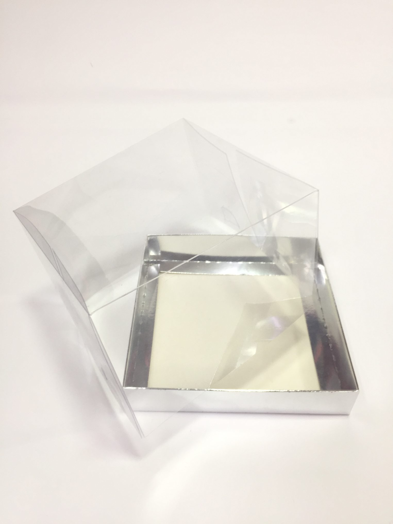 15x15x10 Gümüş Altı Karton Üzeri Asetat Kutu