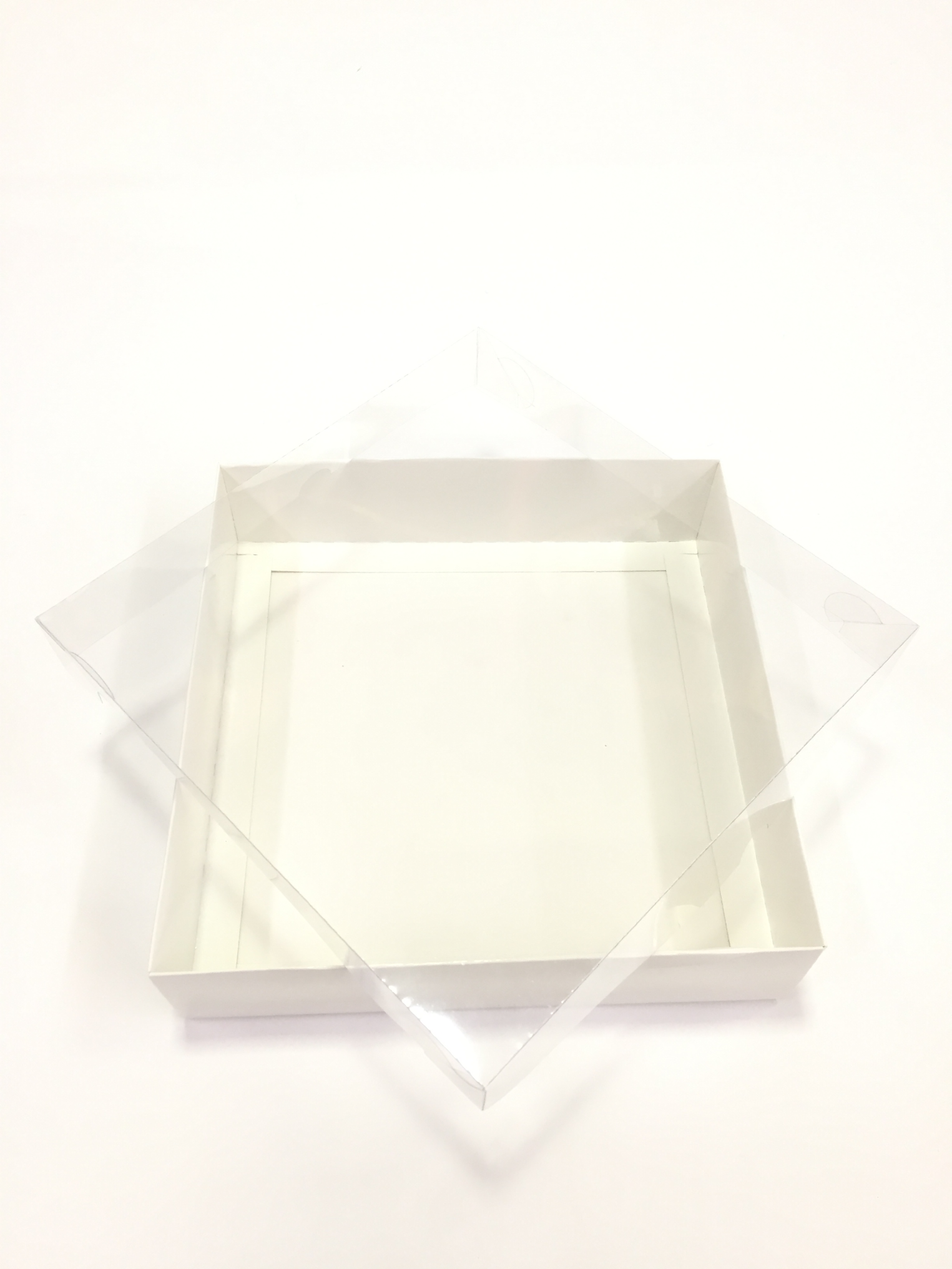 20x20x5 Beyaz Altı Karton Üzeri Asetat Kutu