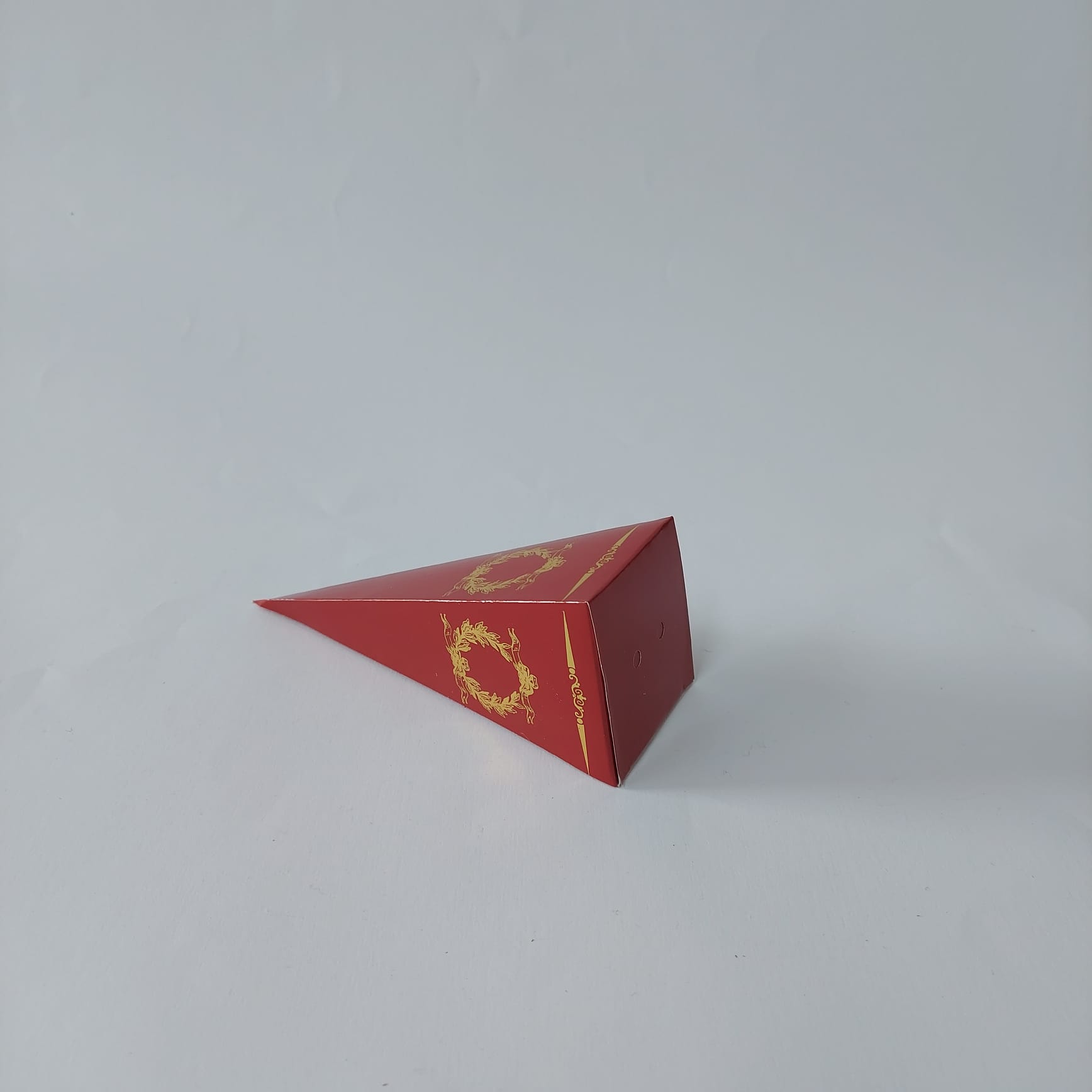 15X4 Bordo Altın Yaldızlı Külah