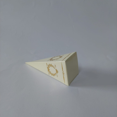 15X4 Krem Altın Yaldızlı Külah