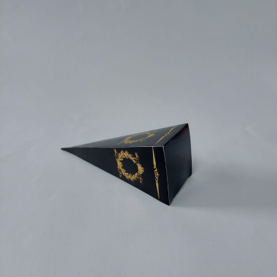 15X4 Siyah Altın Yaldızlı Külah